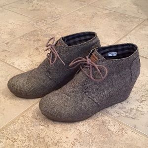 Brown herringbone Toms booties, size 8